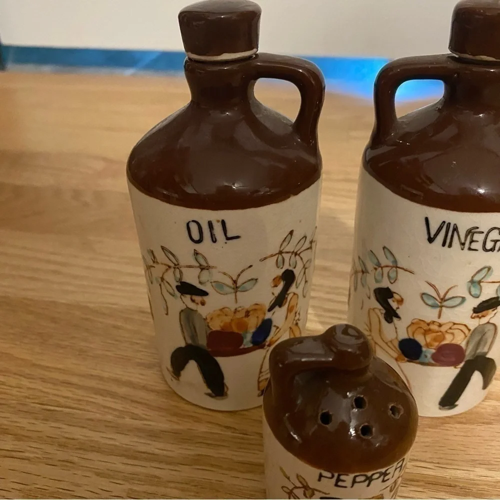 Vintage Amish Jug Oil Vinegar Pepper Containers Ceramic Condiment Holder Dining